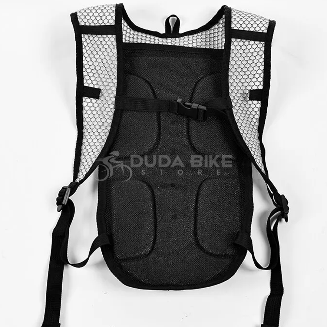 Mochila colada nas costas vira estufa.