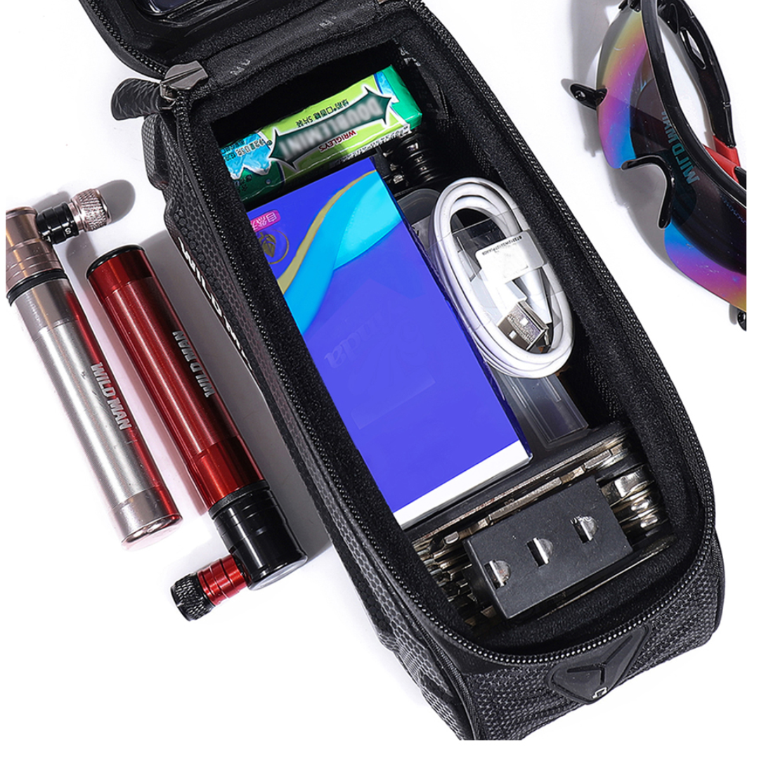 O celular no bolso da camisa é o primeiro a molhar.