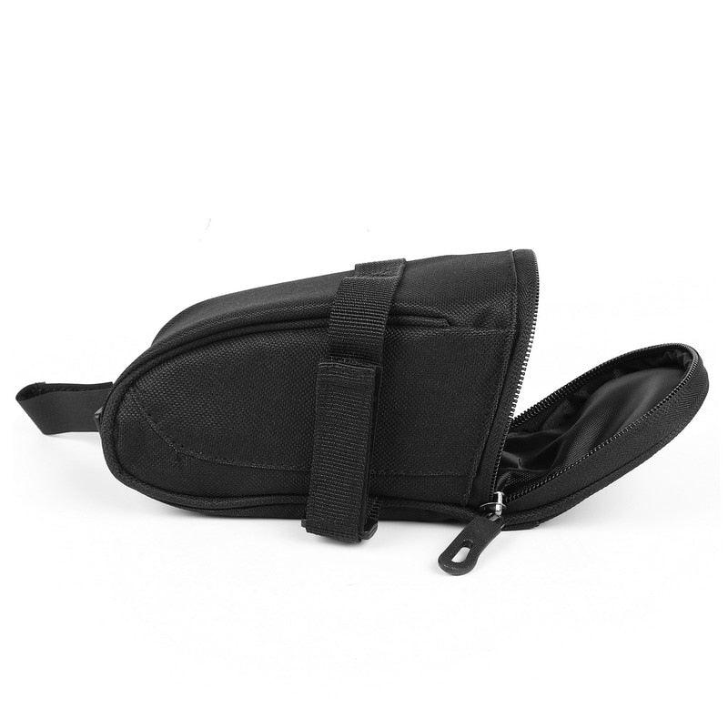 A roda de trás joga água direto na bolsa de selim.